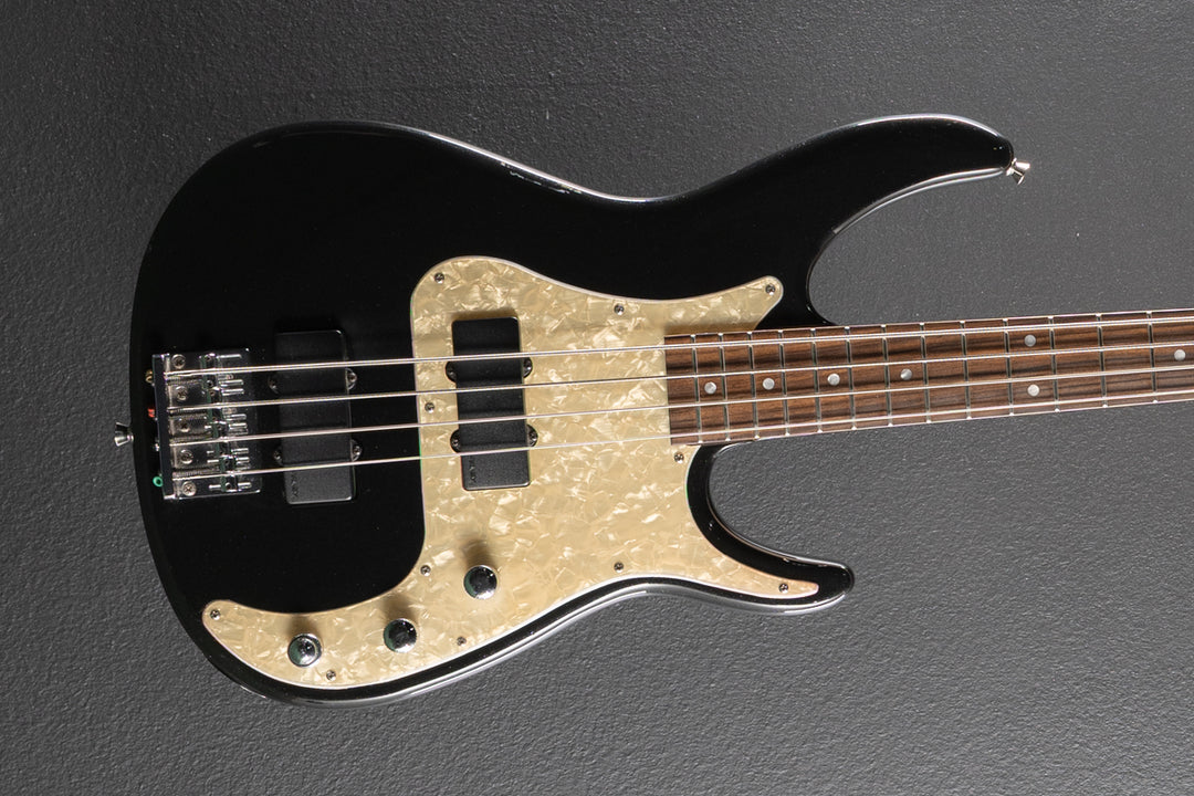 Axcelerator 4-String Active Bass &