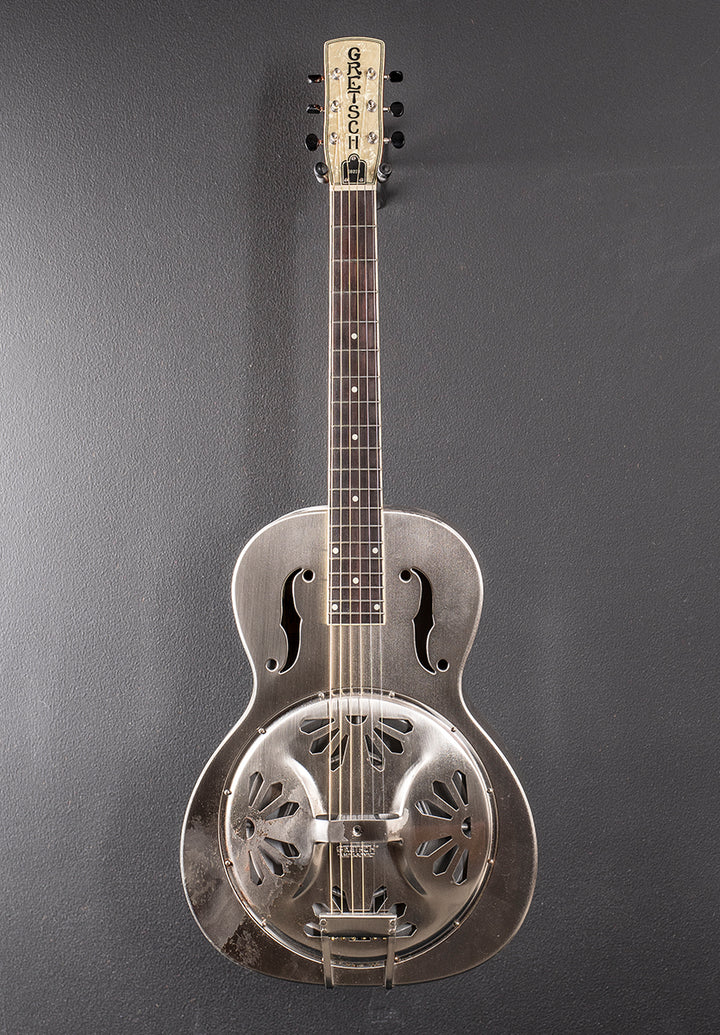 Used G9221 Bobtail Round Neck Resonator &