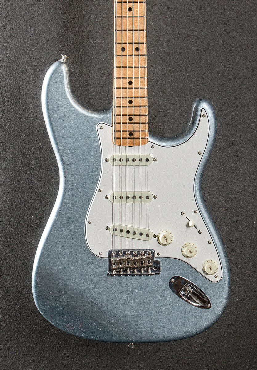 Used 1968 Deluxe Closet Classic Strat &