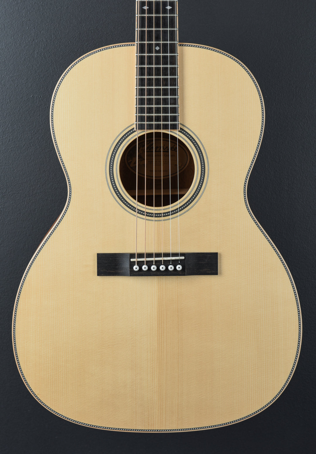 000-40 Mahogany w/Moon Spruce &