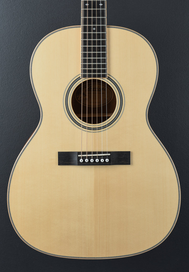 000-40 Mahogany w/Moon Spruce &