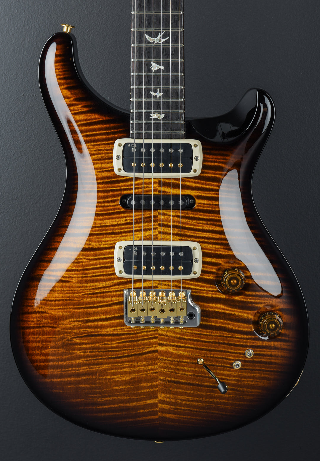 Modern Eagle V 10 Top - Black Gold Wraparound Burst