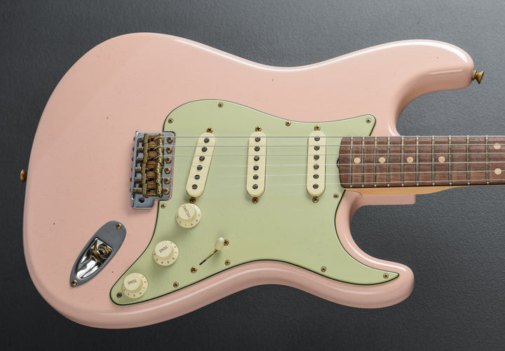 1960 Journeyman Relic Stratocaster - Shell Pink