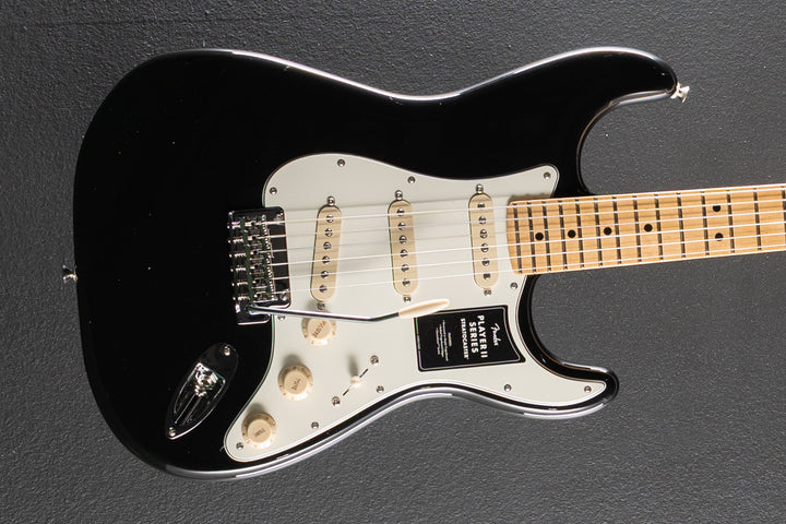 Player II Stratocaster - Black w/Maple