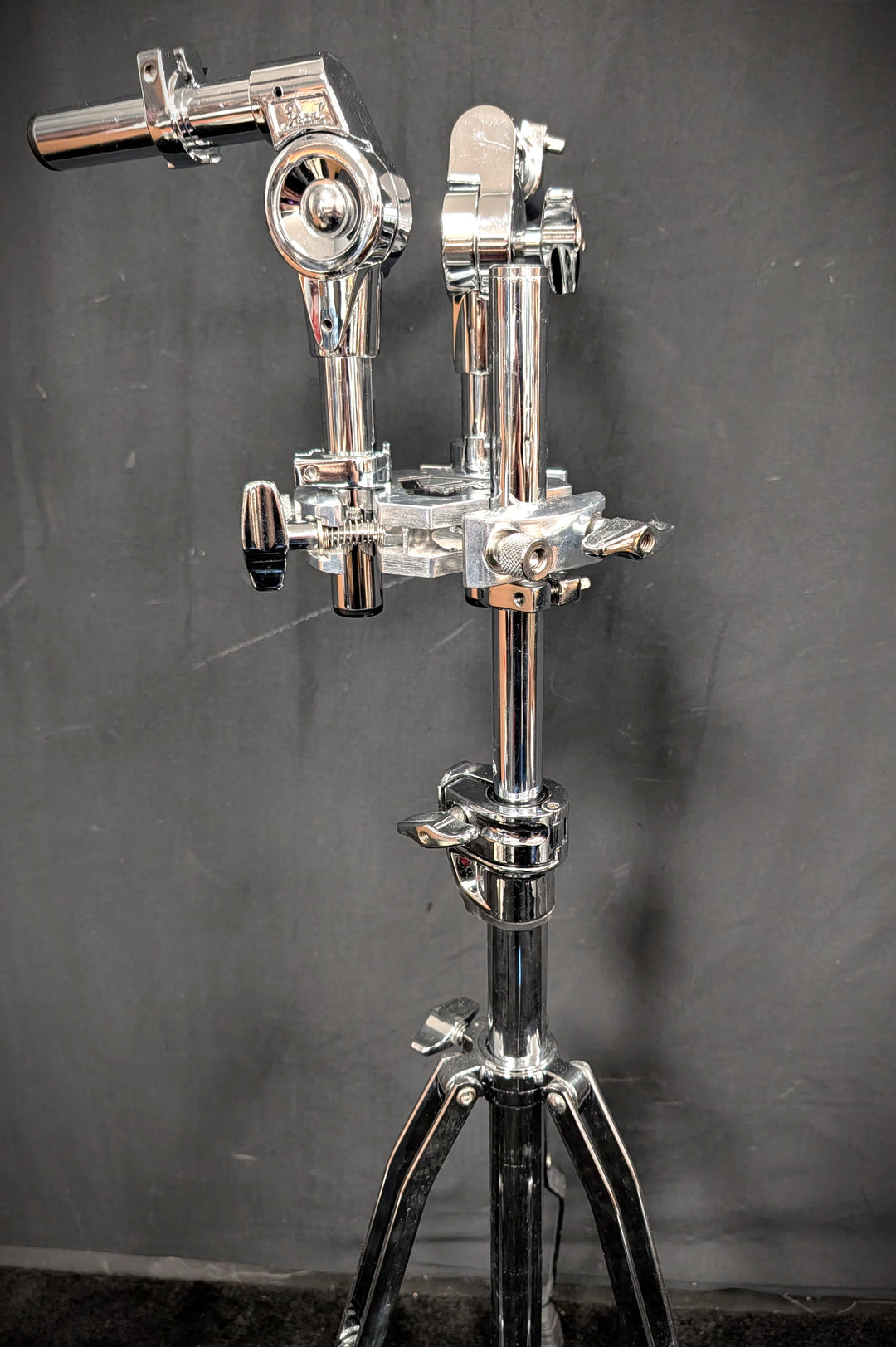 Double Tom Stand