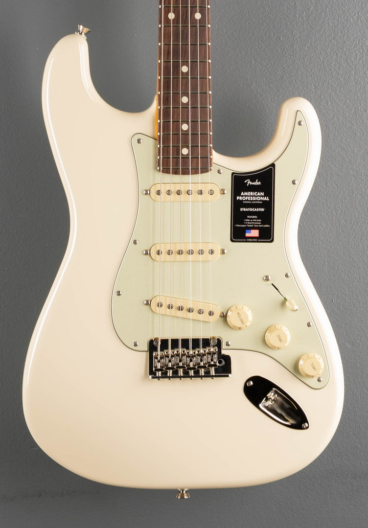 American Professional Stratocaster - Olympic White w/Rosewood